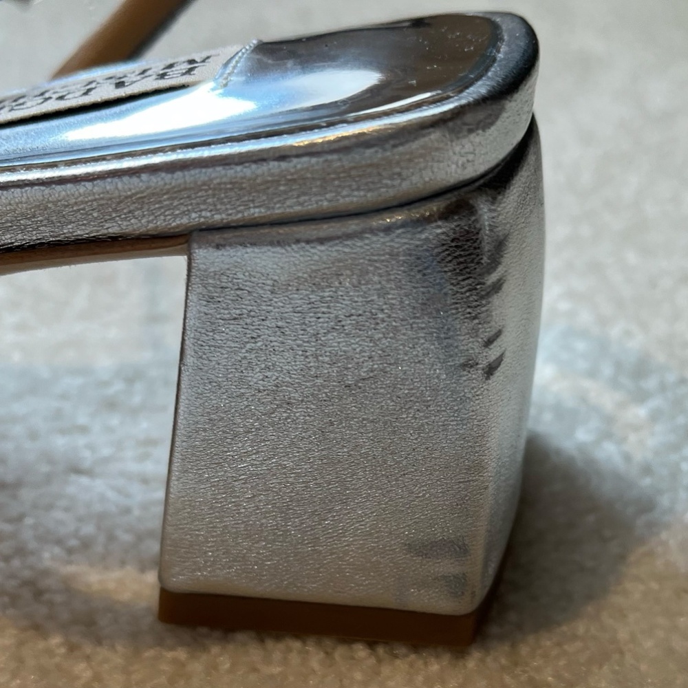 Badgley Mischka Silver Infinity II Leather Block Heel Sandals - Size 8-1/2M - Picture 10 of 16